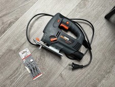 Stichsäge mit Stichsägeblatt