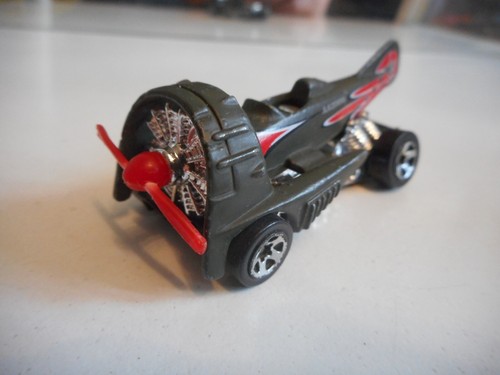 Hotwheels dog fighter - dog,