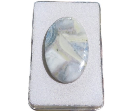 Scheelit cabochon 3x21 mm - cabochon, 33,3x21
