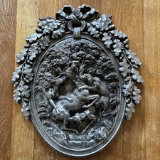 Massives Wandrelief Jagdmotiv