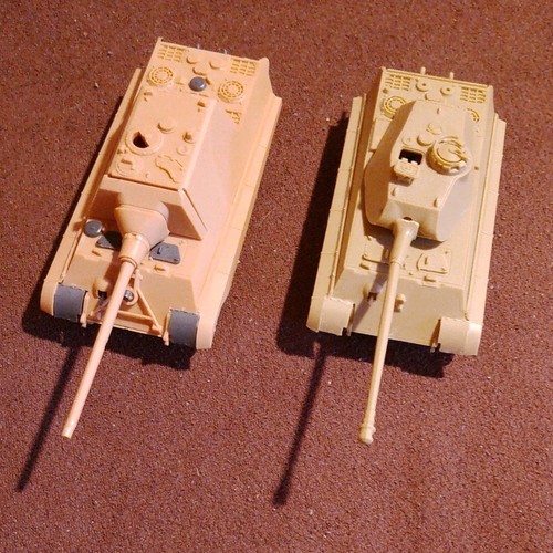 Zwei panzermodelle für - panzermodelle,