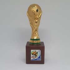 Fußball FIFA World Cup Pokal Trophy Holzpodest WM Pokal 70 mm Trophäe