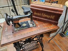 alte nähmaschine mit tisch