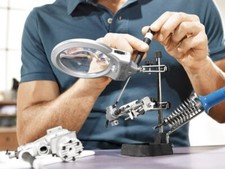 Feinmechaniker LED Lupe 2,5-/5-Fach Zoom Lötkolbenhalter Halteklammern