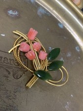 Geschnitzte korallen brosche