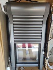 Roto Dachfenster Designo R4 mit Eindeckrahmen & elektr. Außenrollade