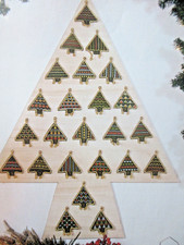 Stickvorlagen "Tannenbäume - unterschiedlich gemustert"  24 Kreuzstich-Motive