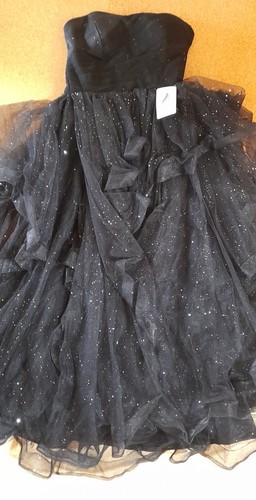 Schwarzes ballkleid mit - ballkleid,