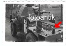 Foto 2WK französische  Panhard  178 Panzer  Beute Champagner Flasche Siegesfeier