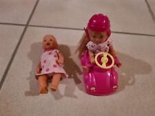 Spielzeug 2 Puppen mit Auto und Helm / 12 cm große Puppe