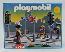 PLAYMOBIL 3982 Kreuzung Ampel Straßenverker Verkehrsschilder Oma Kind NEU