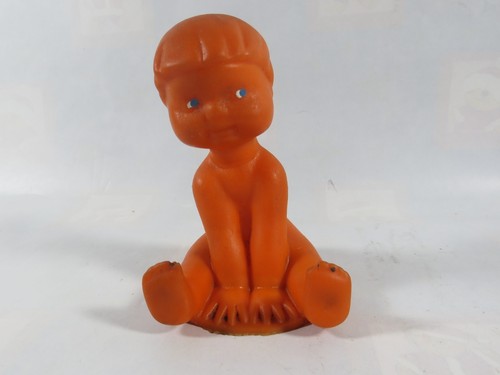 Alte quietschfigur junge ursus - quietschfigur,