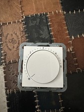 Gira 247000 Raumtemperaturregler 230 V~ Thermostat Fußbodenheizung System 55