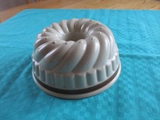 70er Jahre AMC Exclusiv Design Backform aus Keramik – Handbemalt Gugelhupf