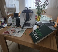 Thermomix TM5 Weiß, Inkl. Zubehör, Rezeptbücher, Gemüseschäler