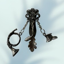 Silberfarbener Damen Rockstecker, Anhänger,Charivari Anhänger,Dirndl,Modeschmuck