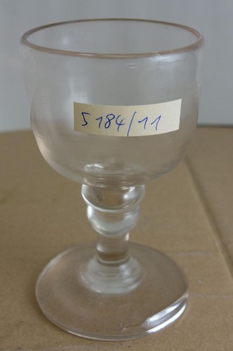 Antiker glas becher - antiker, fußbecher