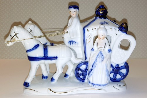 Porzellanfigur kutsche mit 2 - porzellanfigur,