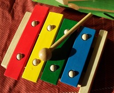 PLAN TOYS Kleinkindwelt Holzspielzeug Xylophon, Klopfbank, neu, in OVP