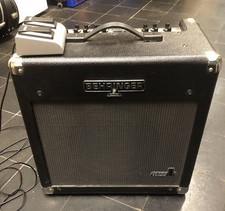 Behringer AC112 Vintager Ultra Tube, Gitarren-Hybrid-Amp, 60 W