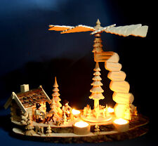 Teelicht Pyramide geschnitzt