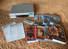 JVC HR-V505 VHS Videokassettenrekorder/-spieler inkl. 7 beliebte VHS Kassetten 