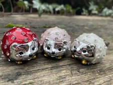 Formano Dekofigur Kunststein Perlmutt Effekt mit Glitzer Igel 3 Stück 4,5 cm