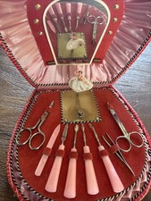 Nageletui mit tanzender