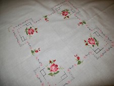 Rosen Blüten Mitteldecke Tischdecke Stickerei Handarbeit Landhaus Shabby 83x82cm