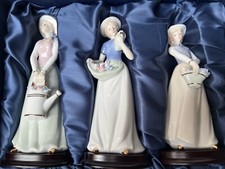 PMI-Manufaktur Porzellan-Figuren 3 verschiedene Blumenmädchen, Höhe ca. 22 cm,