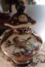 China Deckelvase Handbemalt