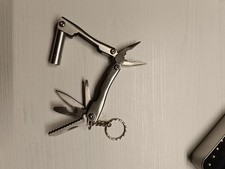 Multifunktionswerkzeug Taschenlampe LED Schlüsselanhänger Messer Werkzeug