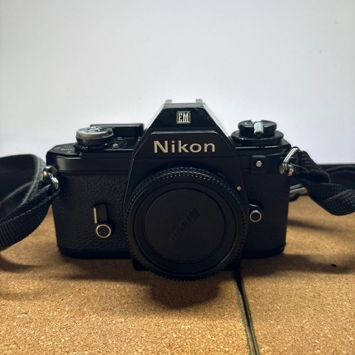 Nikon analoge - em,
