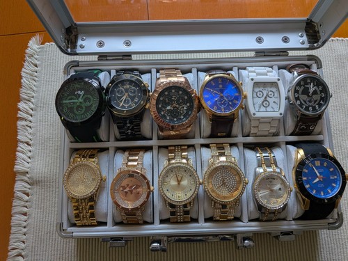 Armbanduhren aus