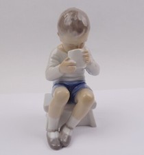 Bing & Groendahl Porzellanfigur Nr. 1713 Victor Junge trinkt aus Tasse H 13 cm