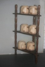 Eckregal, mit drei Etagen alt aus Holz mit Befestigung (ohne Tassen),