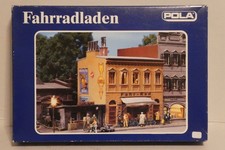 POLA H0 310157 FAHRRADHANDEL MIT FAHRRÄDERN ETC. UNGEBAUT IN OVP