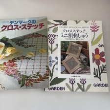 Zwei Bücher über dänische