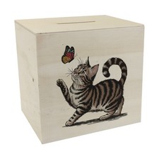 Katze mit Schmetterling