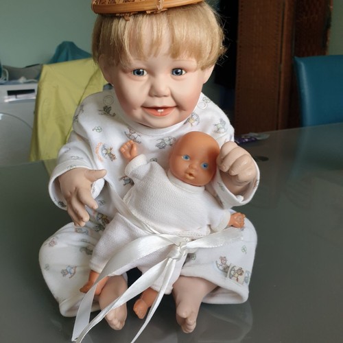 Wunderschöne puppe aus - wunderschöne,