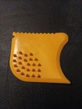TUPPERWARE  TEIGSCHABER Gelb  8,5 x 7,5 CM