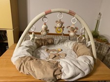 BabyFehn Spielbogen Krabbeldecke Bär & Freunde – Komplettset beige