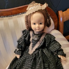 Stoffpuppe im Biedermeierstil