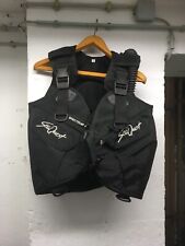 Taucheranzug mit Lungenautomat und Druckmesser