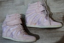 High-Top-Sneaker Keilabsatz