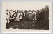 RPPC Kostüm Parade Gruppe Erwachsene Kinder Kostüme Feldtag Veranstaltung um 1920
