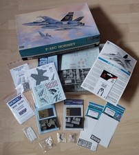 Modellbausatz 1:48 Hasegawa F-18C Hornet mit sehr viel Zubehör + Decals Schweiz