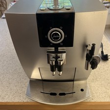 Jura Impress J5, defekt mit Neuteilen, weiß / silber.