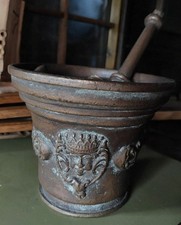 Großer antiker Mörser mit