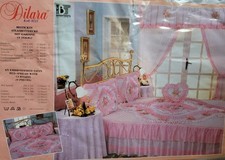 Bestickte Atlasbettdecke mit